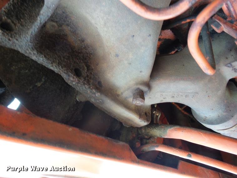 image for item BI9561 1969 Allis Chalmers Two-Twenty tractor