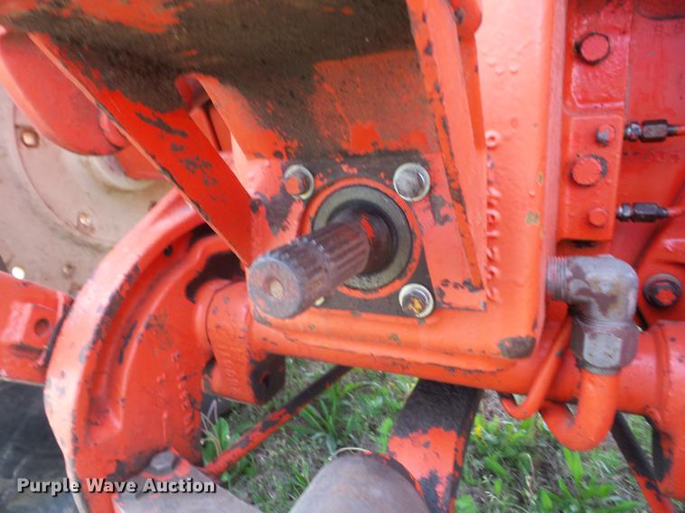 image for item BI9561 1969 Allis Chalmers Two-Twenty tractor