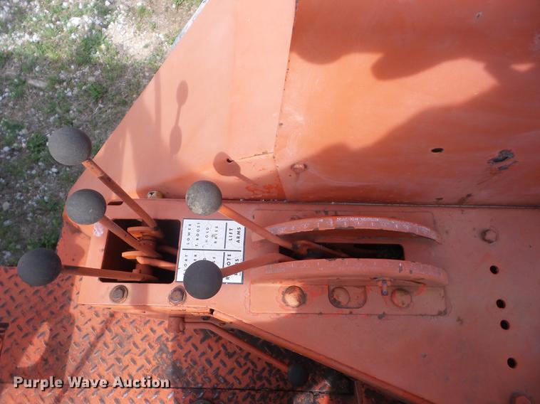image for item BI9561 1969 Allis Chalmers Two-Twenty tractor