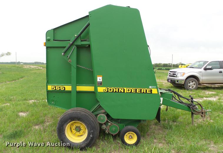image for item DC4204 1998 John Deere 566 round baler