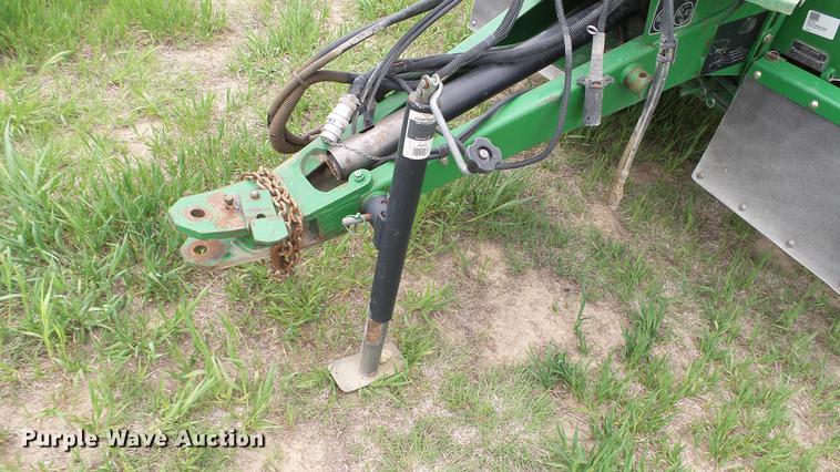 image for item DC4204 1998 John Deere 566 round baler