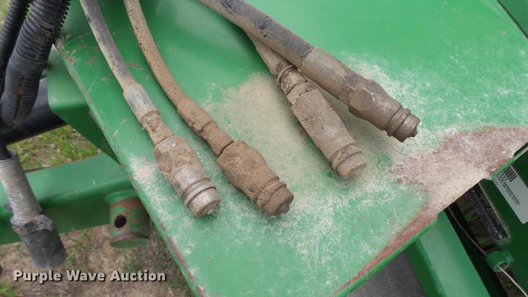 image for item DC4204 1998 John Deere 566 round baler