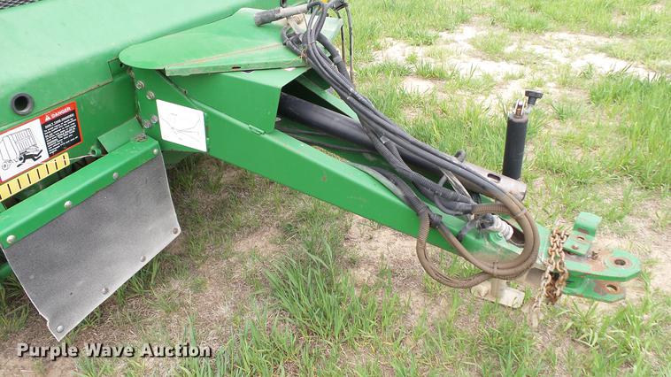 image for item DC4204 1998 John Deere 566 round baler