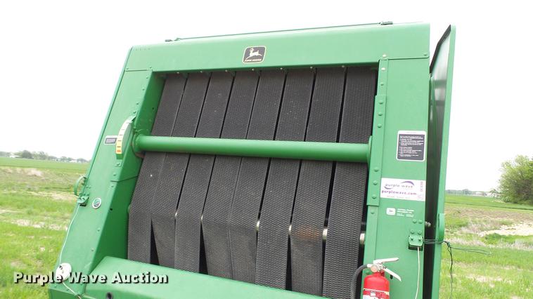 image for item DC4204 1998 John Deere 566 round baler