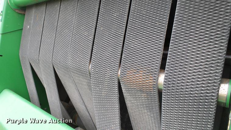 image for item DC4204 1998 John Deere 566 round baler