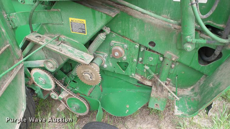 image for item DC4204 1998 John Deere 566 round baler