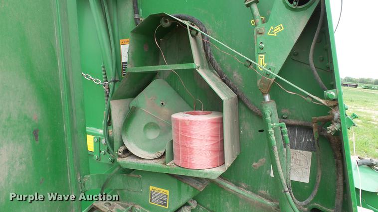 image for item DC4204 1998 John Deere 566 round baler