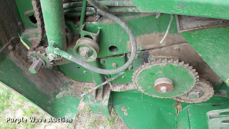 image for item DC4204 1998 John Deere 566 round baler