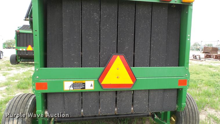 image for item DC4204 1998 John Deere 566 round baler