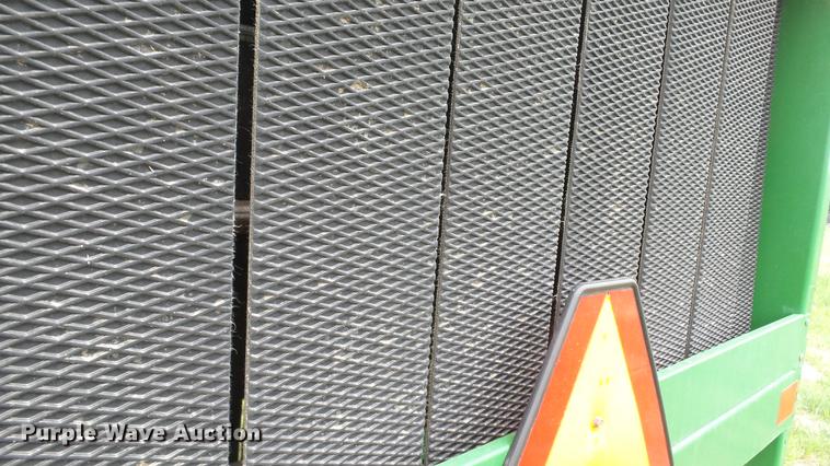 image for item DC4204 1998 John Deere 566 round baler