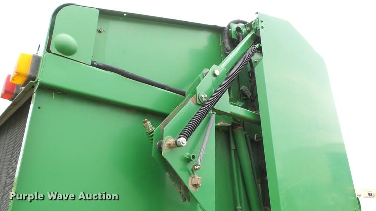 image for item DC4204 1998 John Deere 566 round baler