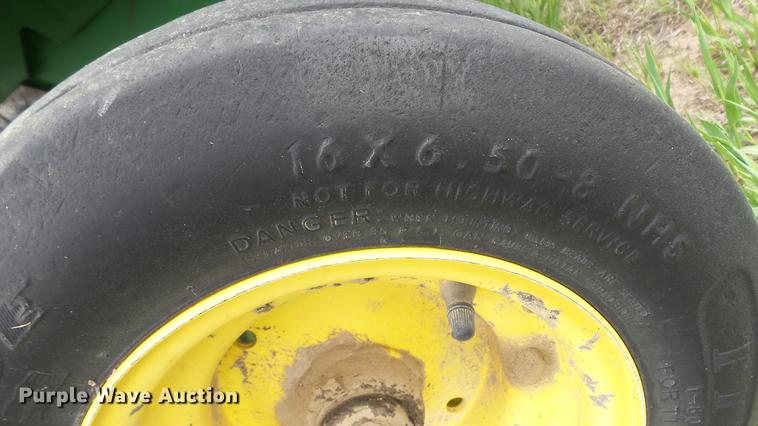 image for item DC4204 1998 John Deere 566 round baler