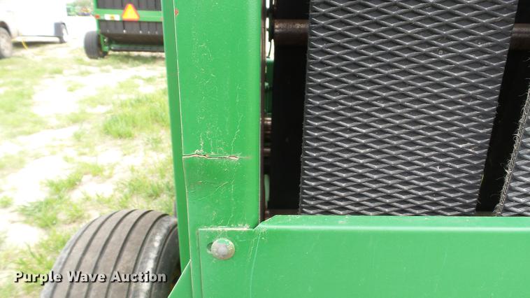image for item DC4204 1998 John Deere 566 round baler