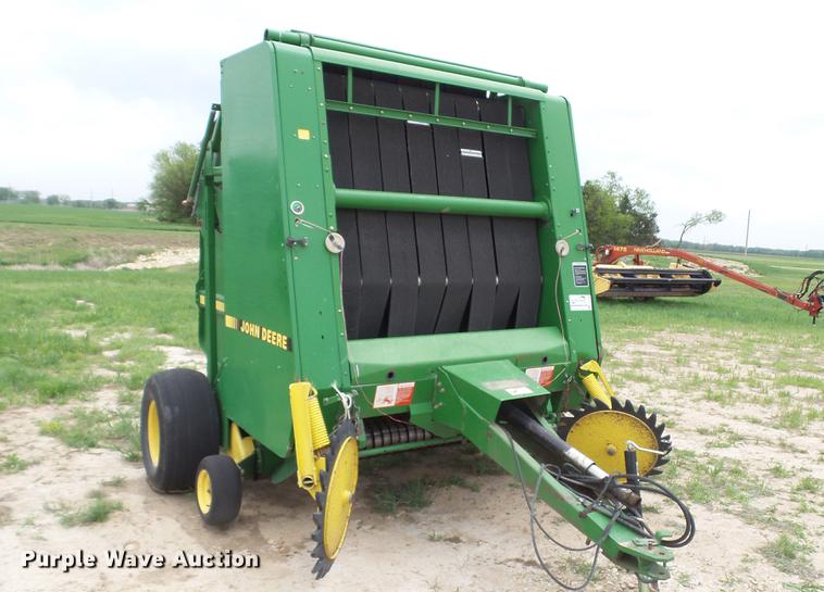image for item DC4205 1993 John Deere 535 round baler