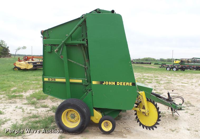 image for item DC4205 1993 John Deere 535 round baler