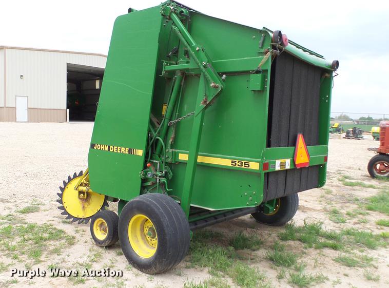 image for item DC4205 1993 John Deere 535 round baler