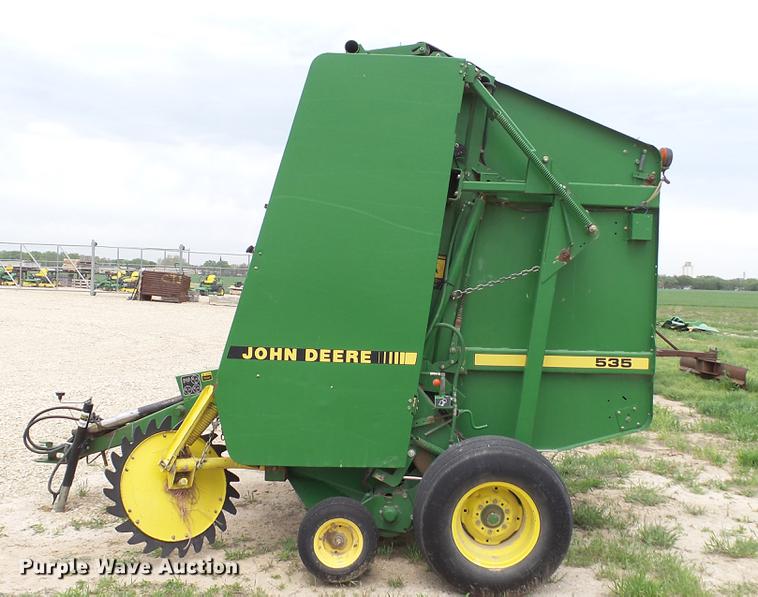 image for item DC4205 1993 John Deere 535 round baler