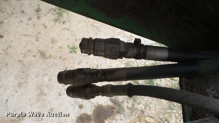 image for item DC4205 1993 John Deere 535 round baler