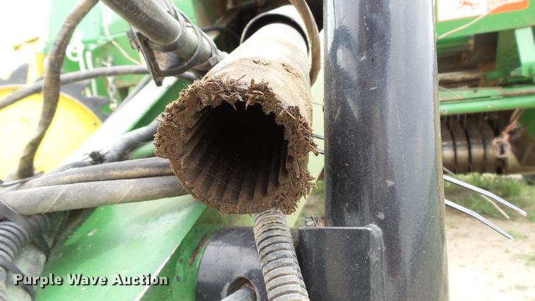 image for item DC4205 1993 John Deere 535 round baler