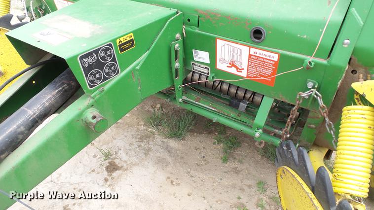 image for item DC4205 1993 John Deere 535 round baler