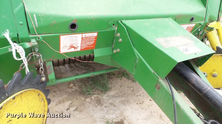 image for item DC4205 1993 John Deere 535 round baler