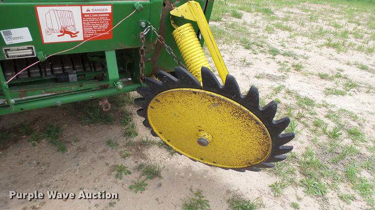 image for item DC4205 1993 John Deere 535 round baler