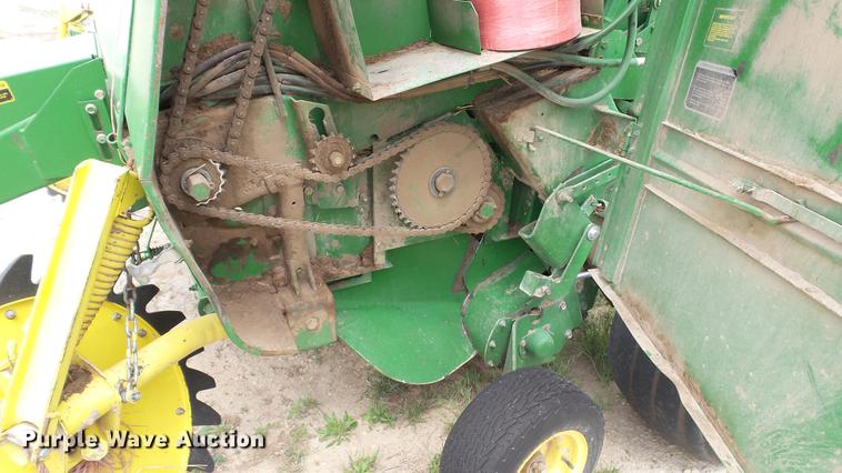 image for item DC4205 1993 John Deere 535 round baler