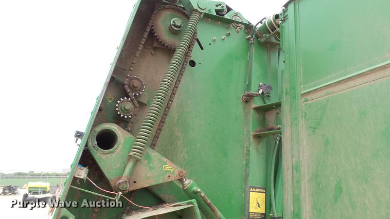 image for item DC4205 1993 John Deere 535 round baler