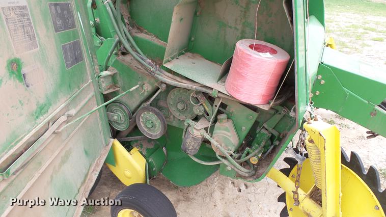 image for item DC4205 1993 John Deere 535 round baler
