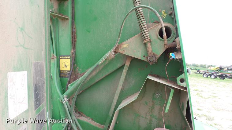 image for item DC4205 1993 John Deere 535 round baler