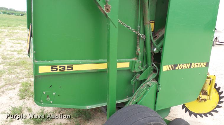image for item DC4205 1993 John Deere 535 round baler