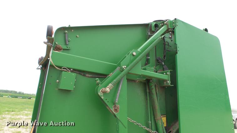 image for item DC4205 1993 John Deere 535 round baler