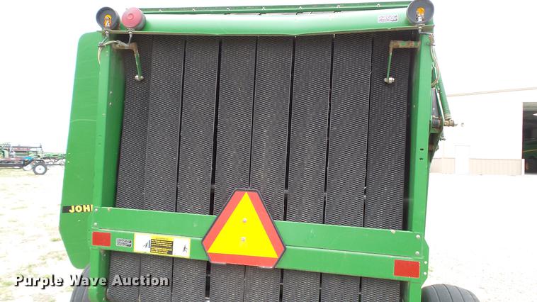 image for item DC4205 1993 John Deere 535 round baler