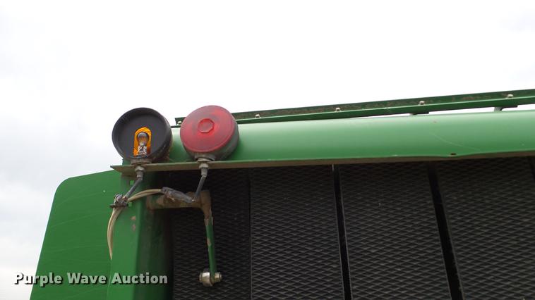 image for item DC4205 1993 John Deere 535 round baler