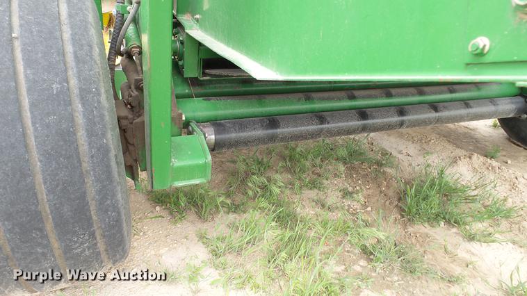 image for item DC4205 1993 John Deere 535 round baler