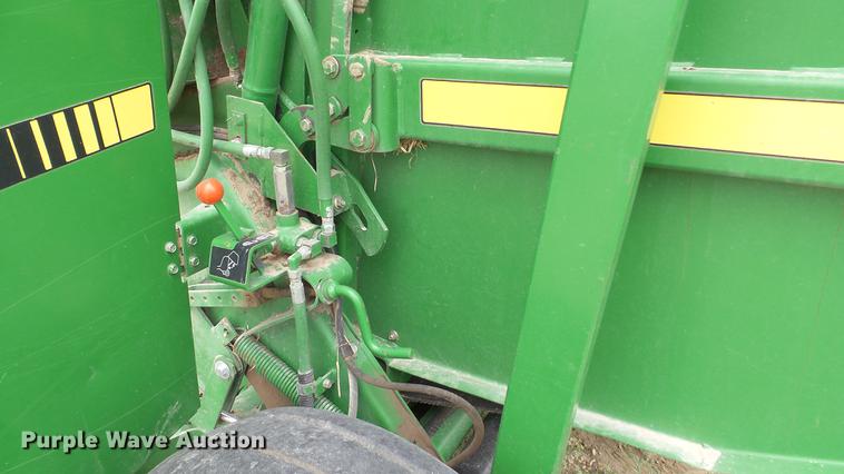 image for item DC4205 1993 John Deere 535 round baler