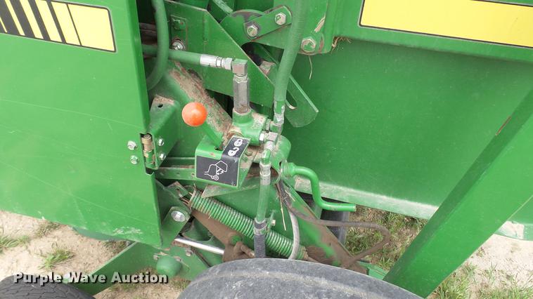 image for item DC4205 1993 John Deere 535 round baler