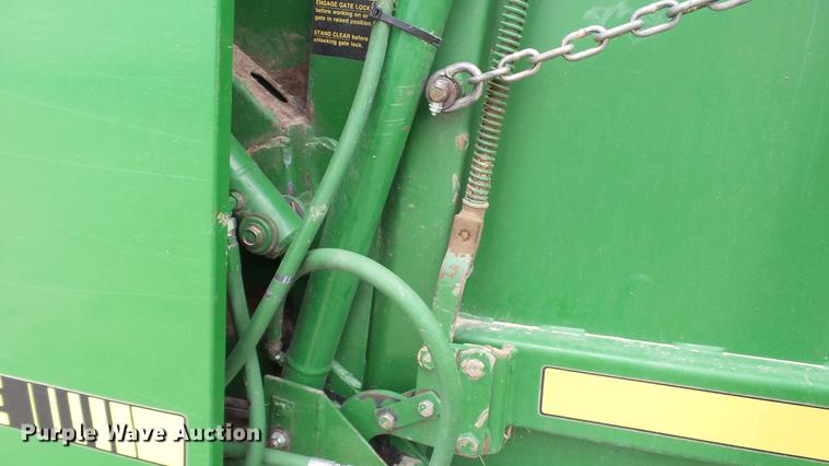 image for item DC4205 1993 John Deere 535 round baler