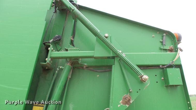 image for item DC4205 1993 John Deere 535 round baler
