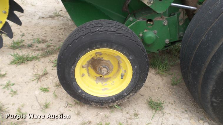 image for item DC4205 1993 John Deere 535 round baler