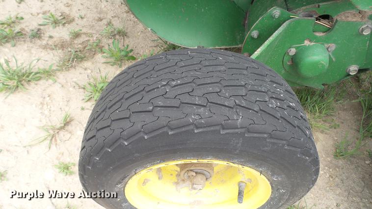 image for item DC4205 1993 John Deere 535 round baler