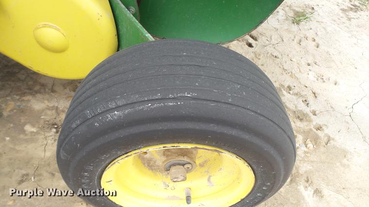 image for item DC4205 1993 John Deere 535 round baler