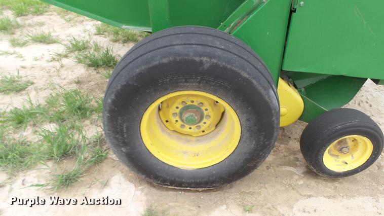 image for item DC4205 1993 John Deere 535 round baler