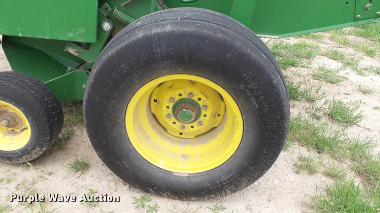 image for item DC4205 1993 John Deere 535 round baler
