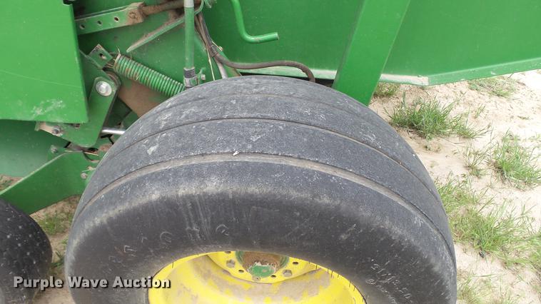 image for item DC4205 1993 John Deere 535 round baler