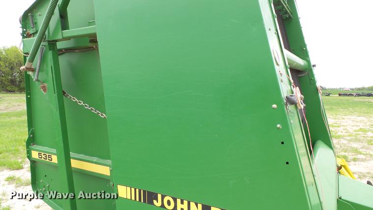 image for item DC4205 1993 John Deere 535 round baler