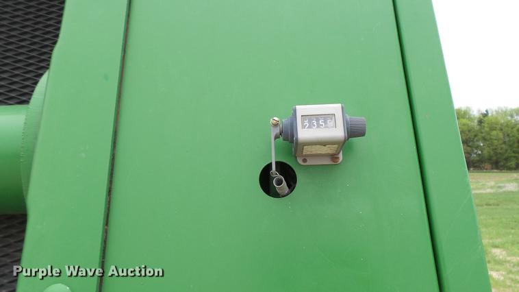 image for item DC4205 1993 John Deere 535 round baler