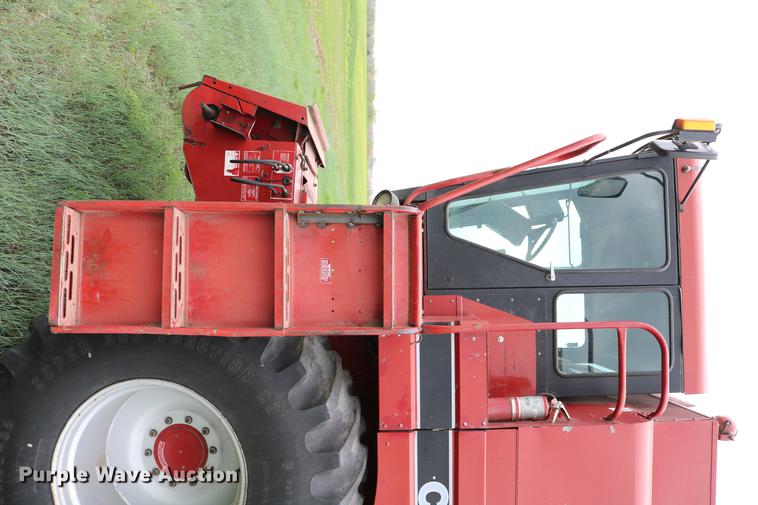 image for item DC7550 1987 Case IH 1660 combine