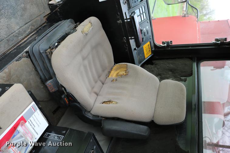 image for item DC7550 1987 Case IH 1660 combine