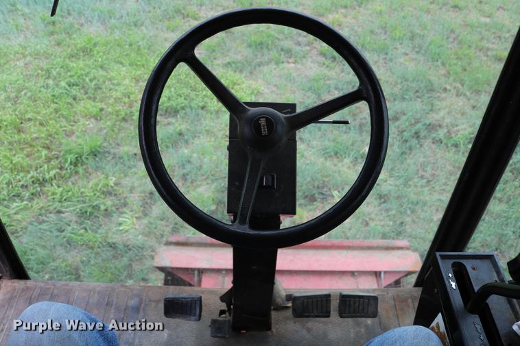 image for item DC7550 1987 Case IH 1660 combine